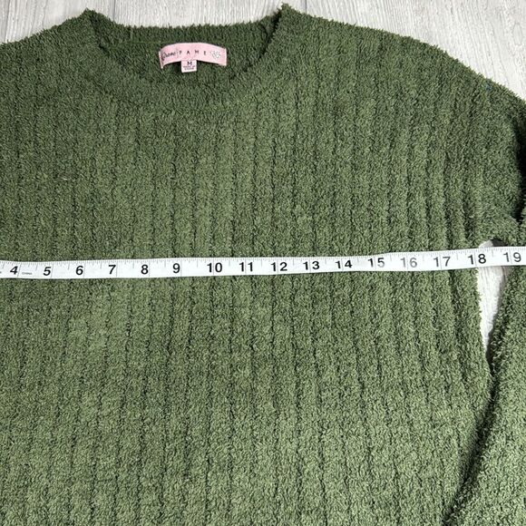 Green fuzzy sweater, medium Crave Fame cozy sweater - Picture 4 of 5